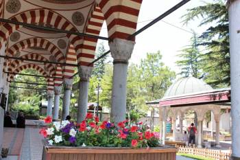 Kurşunlu Camii Ve Külliyesi'nin ilginç özellikleri