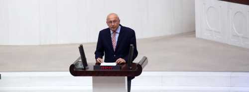 KÜRSÜYE ÇIKTI BİR BİR ANLATTI
