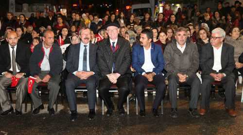 Kurt: Cumhuriyet coşkusu protokolde kalmamalı