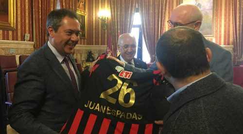 KURT'TAN EN ANLAMLI HEDİYE