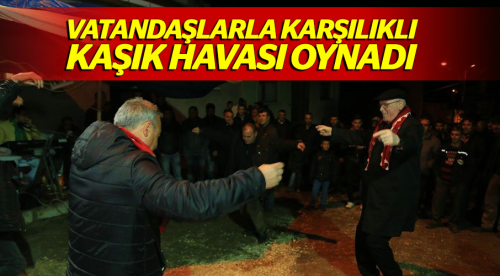 Kurt vatandaşlarla kaşık havası oynadı