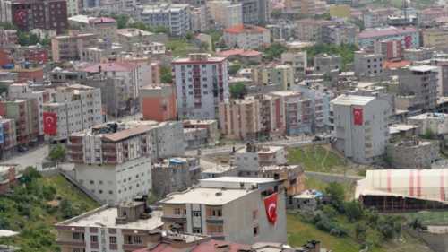 KÜRTLERDEN TÜRK BAYRAKLI TEPKİ