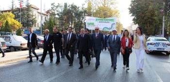 Kurum Müdürleri İş Yerlerine Yürüyerek Gitti
