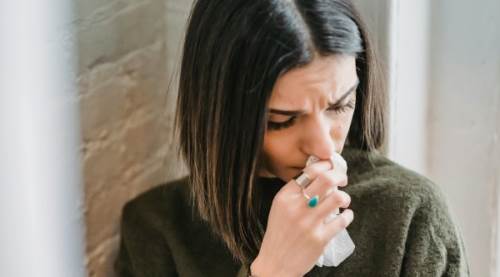 Kusmak Orucu Bozar mı? Diyanet’ten Net Açıklama: Bilmeden Kusmak ile İsteyerek Kusmak Arasındaki Kritik Fark