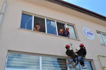Kütahya Afad’Dan Stajyer Öğrencilere Emniyetli İniş Tatbikatı
