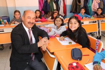 Kütahya Atatürk İlkokulu’Na ‘Z-Kütüphane’
