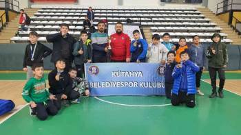 Kütahya Belediye Güreş Takımı En İyiler Arasında
