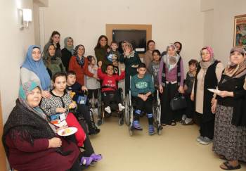 Kütahya Belediyesinden Tedavi Gören Miniklere Sürpriz
