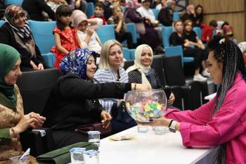 Kütahya Belediyesinden Yöresel Kına Gecesi Ve Defile Etkinliği
