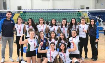 Kütahya Belediyespor Küçük Kızlar Voleybol Takımı İl İkincisi Oldu
