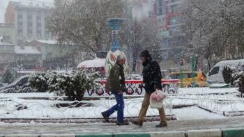 Kütahya Beyaza Büründü
