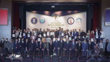 Kütahya’Da "Altın Gençlik Ödülleri" Sahiplerini Buldu
