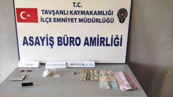 Kütahya’Da “Dur” İhtarına Uymayan Araçtan Atılan Gözlük Kutusu İçerisinde Uyuşturucu Ele Geçirildi
