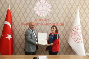 Kütahya’Da "Şiddetsiz Toplum" Temalı Ortaokullar Arası Resim Yarışması Ödül Töreni
