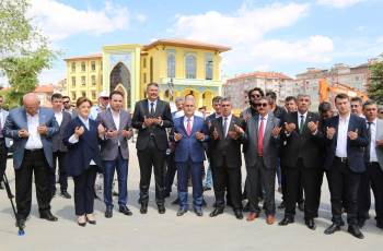 Kütahya’Da ’Zafer Meydanı Yenileme’ Projesinde Temel Atıldı
