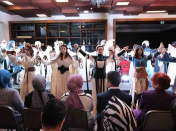 Kütahya’Da “Zeybek Güzellemeleri Koleksiyonu Defilesi" Düzenlendi
