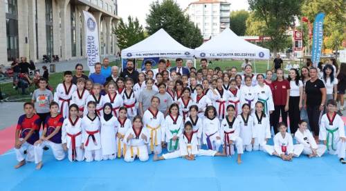 Kütahya'da 100’ün üzerinde minik sporcu mücadele etti
