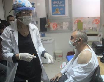 Kütahya’Da 153 Aşı Odası Kuruldu, Sağlık Çalışanları Aşılanmaya Başladı
