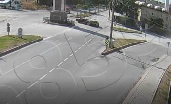 Kütahya’Da 2 Otomobilin Çarpıştığı Trafik Kazası Kamerada
