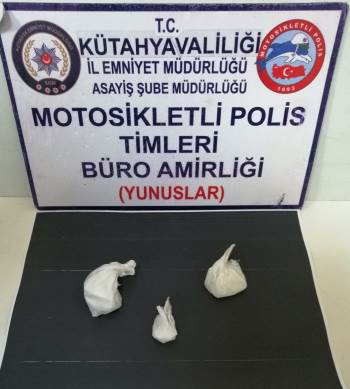Kütahya’Da 3 Kişinin Bulunduğu Araçta Uyuşturucu Ele Geçirildi
