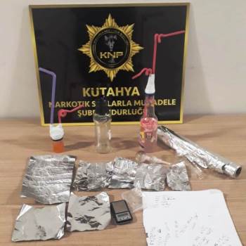 Kütahya’Da 4 Bin 100 Adet İçi Kıyılmış Tütünle Doldurulmuş Makaron Ele Geçirildi
