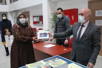 Kütahya’Da 61 Öğrenciye Tablet
