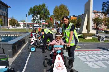 Kütahya’Da 668 Öğrenciye Trafik Güvenliği Eğitimi Verildi
