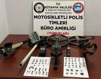 Kütahya’Da 75 Parça Tarihi Eser Ele Geçirildi
