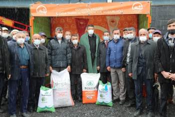 Kütahya’Da 900 Çiftçiye Tohum Desteği
