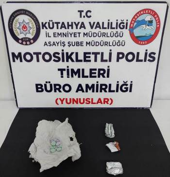 Kütahya’Da Alkollü Sürücünün Aracında Uyuşturucu Ele Geçirildi
