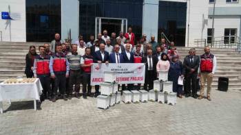 Kütahya’Da Ana Arı Ve Arı Sütü Üretimi Ekipmanları Dağıtıldı
