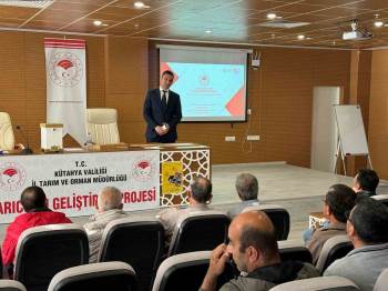 Kütahya’Da Ana Arı Ve Arı Sütü Üretimi Kursu
