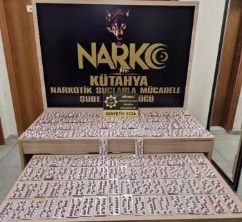 Kütahya’Da Araçlarında Uyuşturucu Hap Bulunan 1’İ Bayan 2 Kişi Tutuklandı
