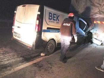 Kütahya’Da Araçta Sıkışan Sürücüyü Afad Ekipleri Kurtardı
