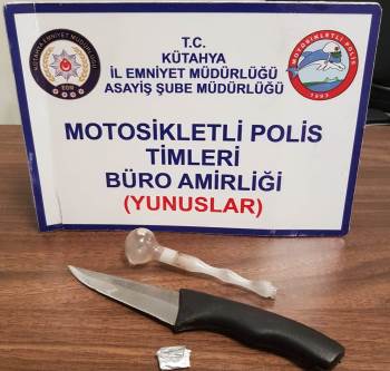 Kütahya’Da Arama Kaydı Bulunan Şahsın Üzerinde Uyuşturucu Ele Geçirildi
