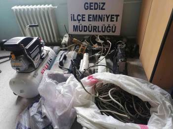 Kütahya’Da Bağ Evi Hırsızları Tutuklandı
