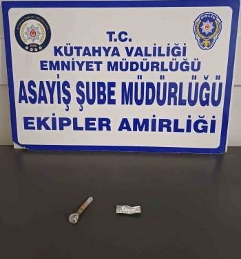 Kütahya’Da Bekçiler 2 Kişinin Üzerinde Uyuşturucu Ele Geçirdi
