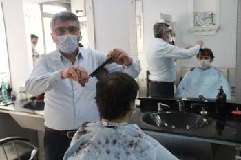 Kütahya’Da Berber, Kuaför Ve Güzellik Salonları Yeniden Faaliyete Geçti
