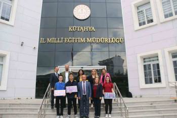 Kütahya’Da Bilgi Yarışmasında Dereceye Giren Öğrencilere Ödülleri Verildi
