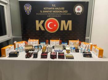 Kütahya’Da Bir Araçta Kaçak Cinsel Gücü Artırıcı İlaçlar Ele Geçirildi
