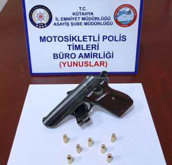 Kütahya’Da Bir Araçta Ruhsatsız Tabanca Ele Geçirildi
