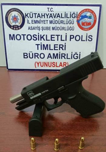 Kütahya’Da Bir Araçta Ruhsatsız Tabanca Ele Geçirildi
