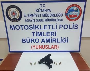 Kütahya’Da Bir Araçta Ruhsatsız Tabanca Ele Geçirildi
