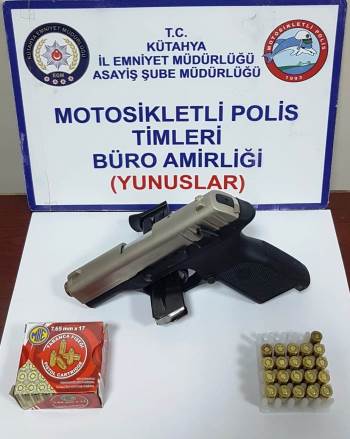 Kütahya’Da Bir Araçta Ruhsatsız Tabanca Ve Mühimmat Ele Geçirildi
