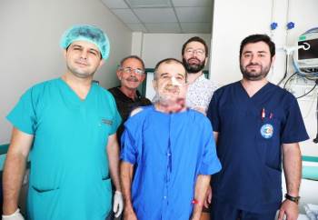 Kütahya’Da Bir Hastaya Bacaktan Alınan Kemikle Yeni Çene Yapıldı
