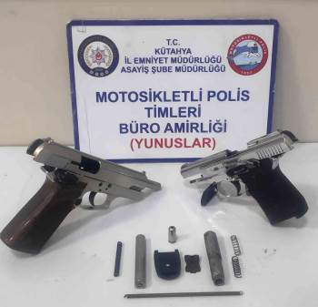 Kütahya’Da Bir İşyerinde 2 Ruhsatsız Tabanca Ele Geçirildi
