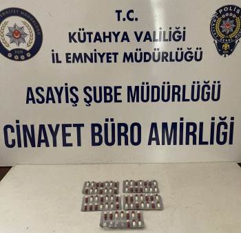 Kütahya’Da Bir Kişinin Üzerinde 66 Adet Sentetik Ecza Hap Ele Geçirildi
