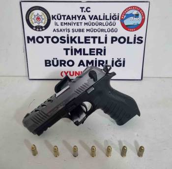 Kütahya’Da Bir Kişinin Üzerinde Ruhsatsız Tabanca Ele Geçirildi
