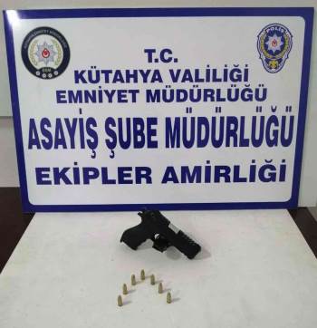 Kütahya’Da Bir Kişinin Üzerinde Ruhsatsız Tabanca Ele Geçirildi
