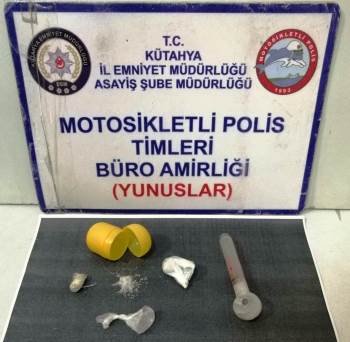 Kütahya’Da Bir Şahsın Çantasında Uyuşturucu Bulundu
